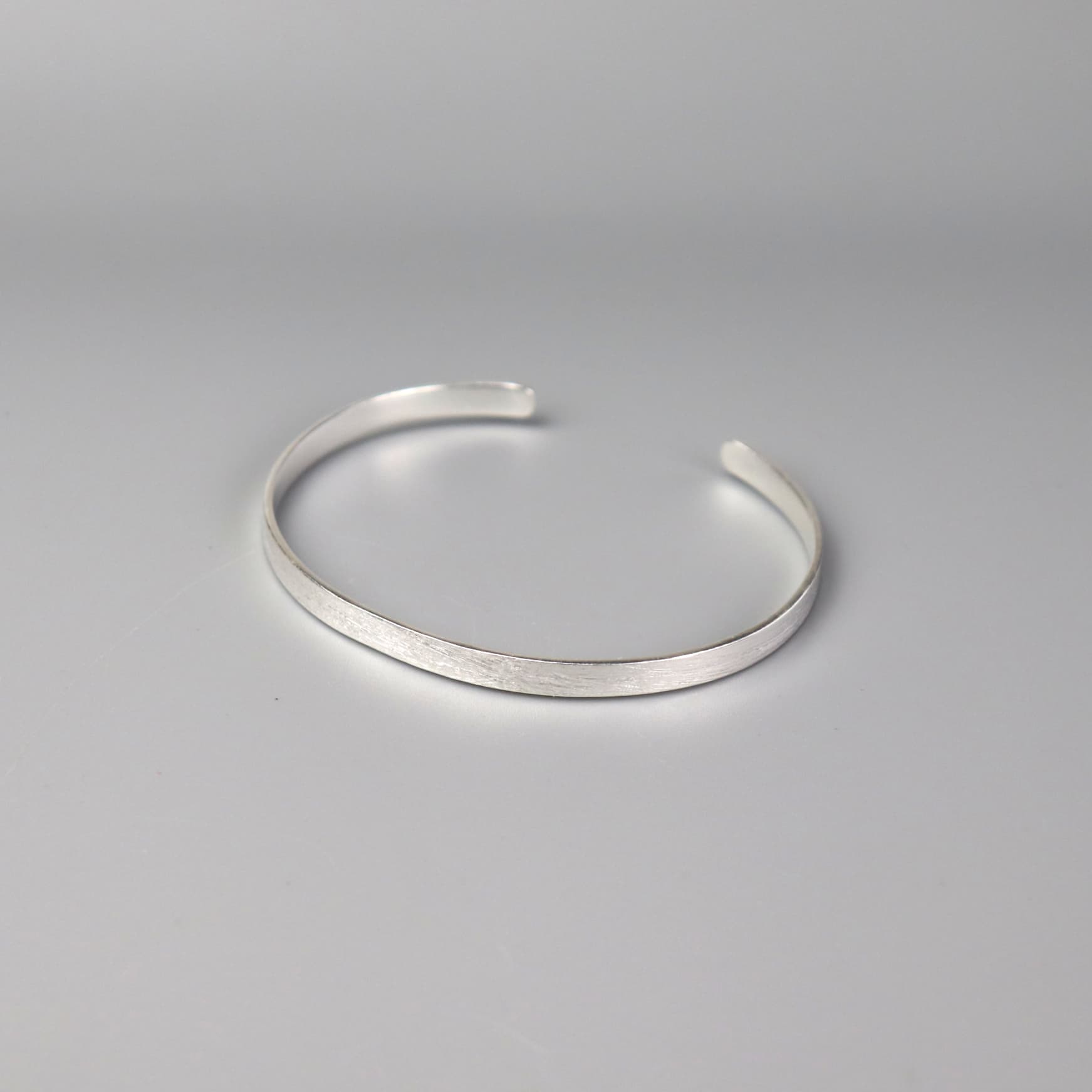 Silberarmband, Kratztextur