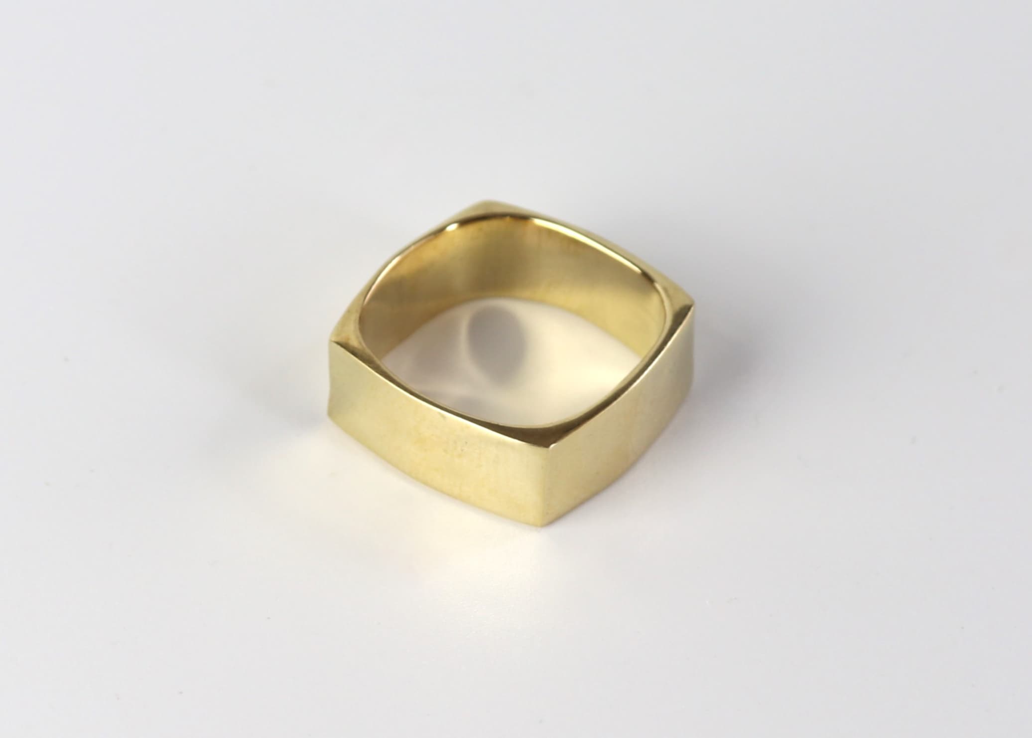 Geometrischer Messingring, schlicht