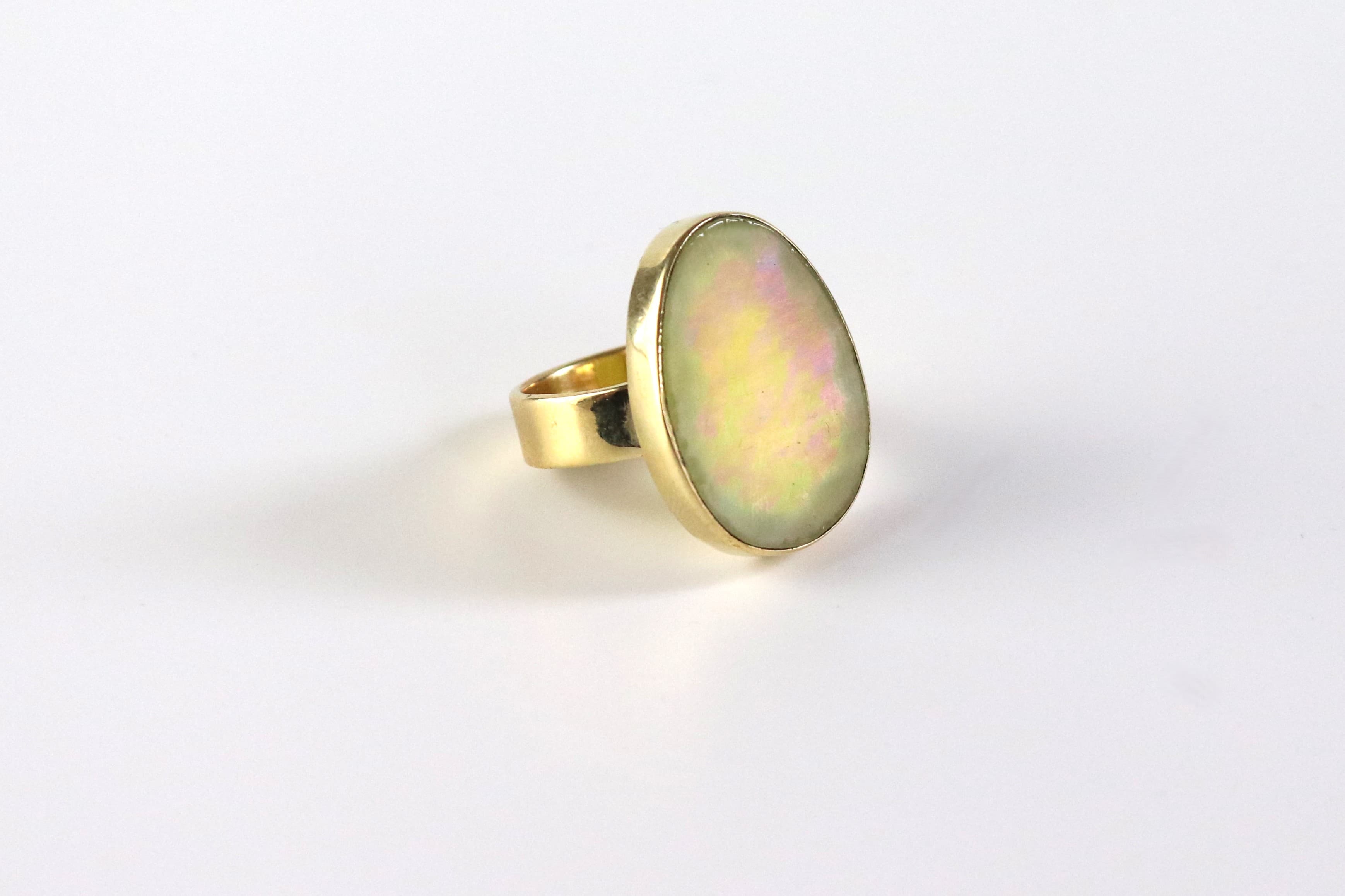 Ovaler Tombak-Messingring mit Tiffany-Glas, Zitrone-Rosé