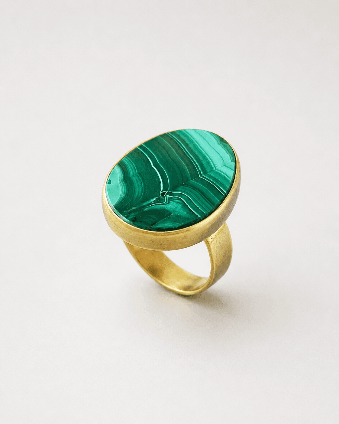 Ovaler Tombak-Messingring mit Malachit